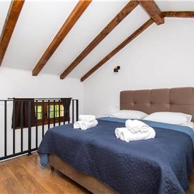 2 bedroom villa with pool near Skradin, sleeps 5